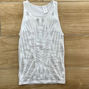 ALO Yoga Vixen Fitted Muscle Tank Alloy